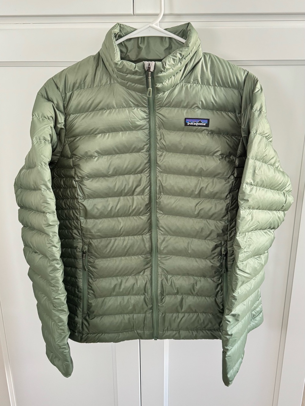 Patagonia Lightweight Puffer Jacket in Sage - Picture 1 of 9